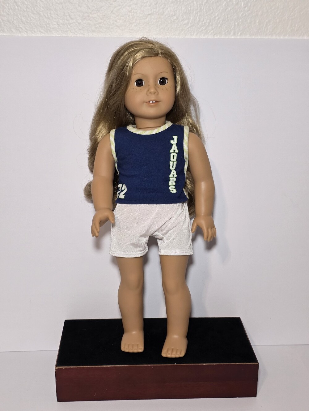 American Girl Truly Me Doll 24 Freckles Blonde Hair Brown Eyes Navy Tank Shorts